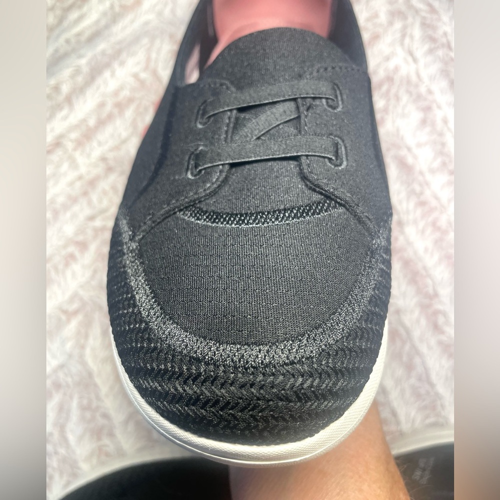 SALE! Skechers Like New Women's Black 9.5 Mock Toe Slip-Ins Sneakers